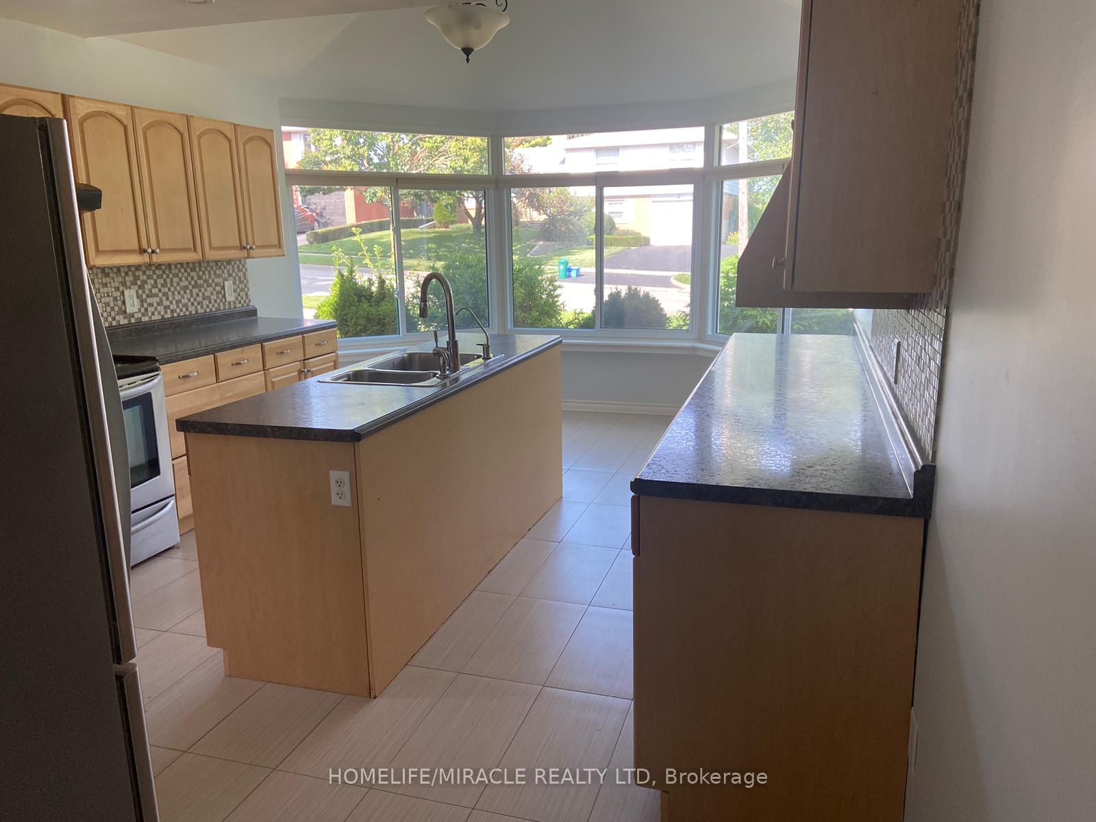 Photo of Unit Main floor, 25 Thornridge Crescent