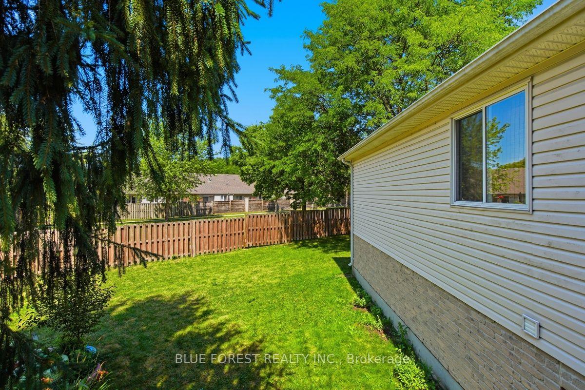 Photo 42 of 1406 Aspenridge Crescent, London, East A — HOMEH