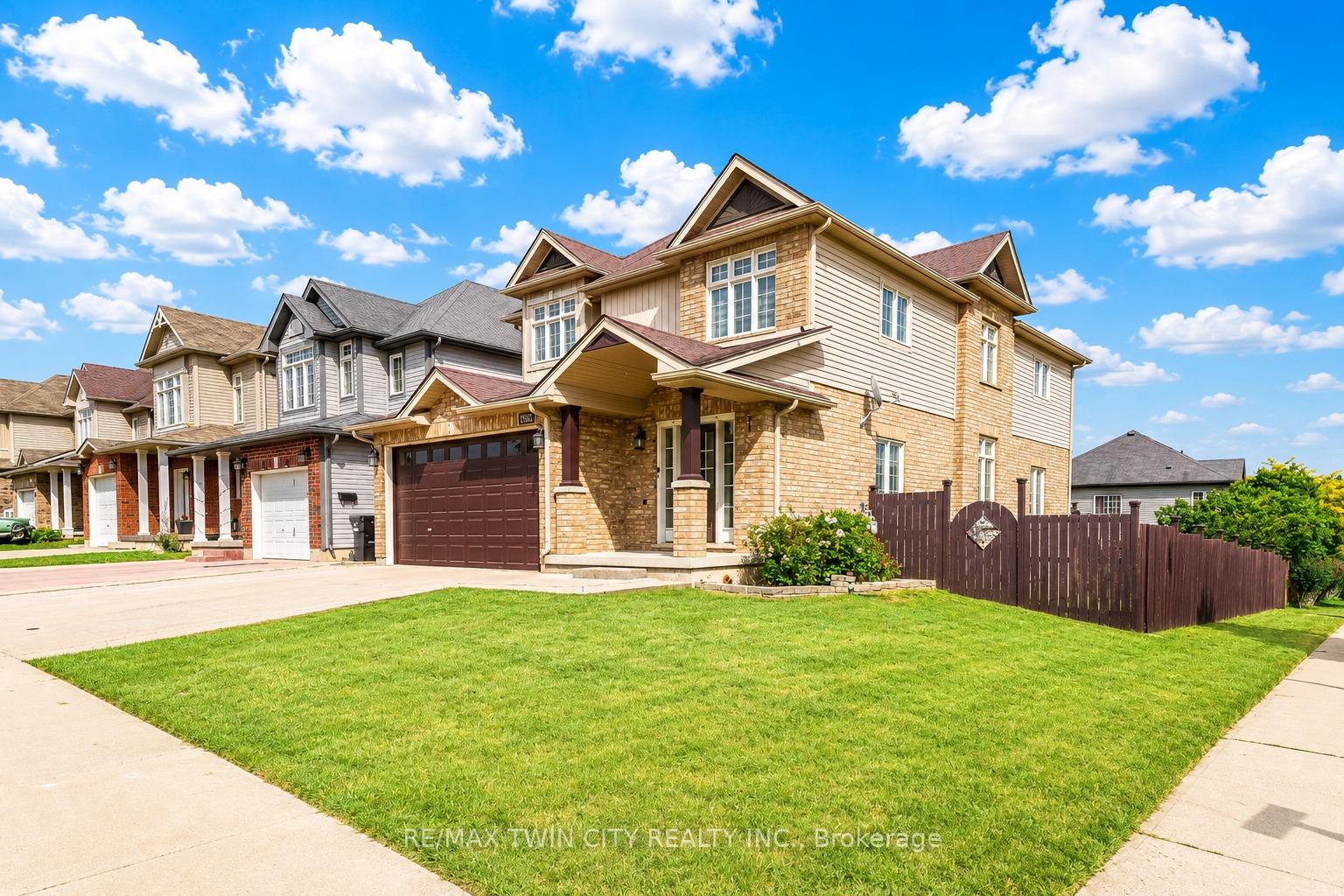 Photo 2 of 1263 Countrystone Drive, Kitchener, Highland West — HOMEH