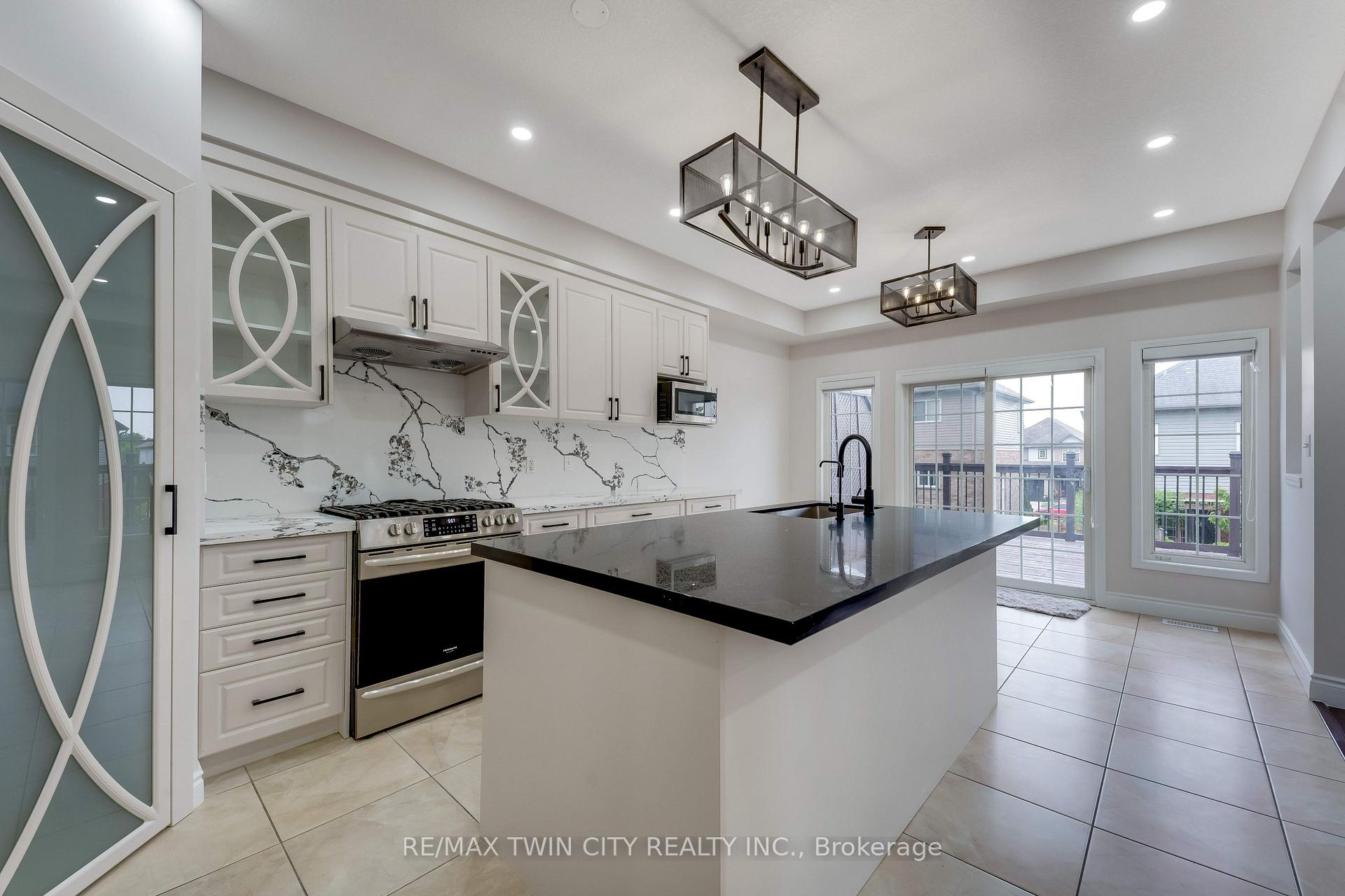 Photo 6 of 1263 Countrystone Drive, Kitchener, Highland West — HOMEH