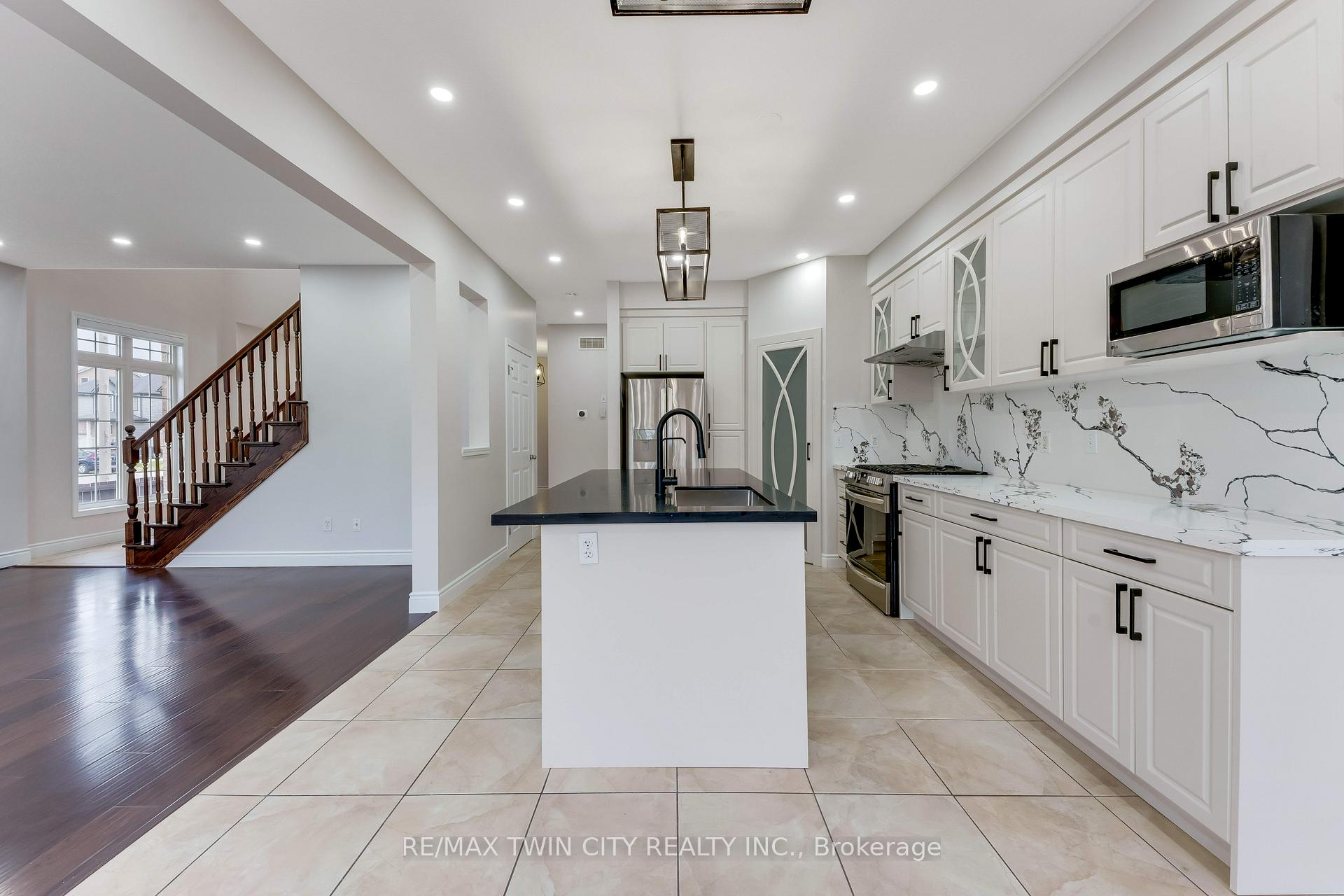Photo 8 of 1263 Countrystone Drive, Kitchener, Highland West — HOMEH
