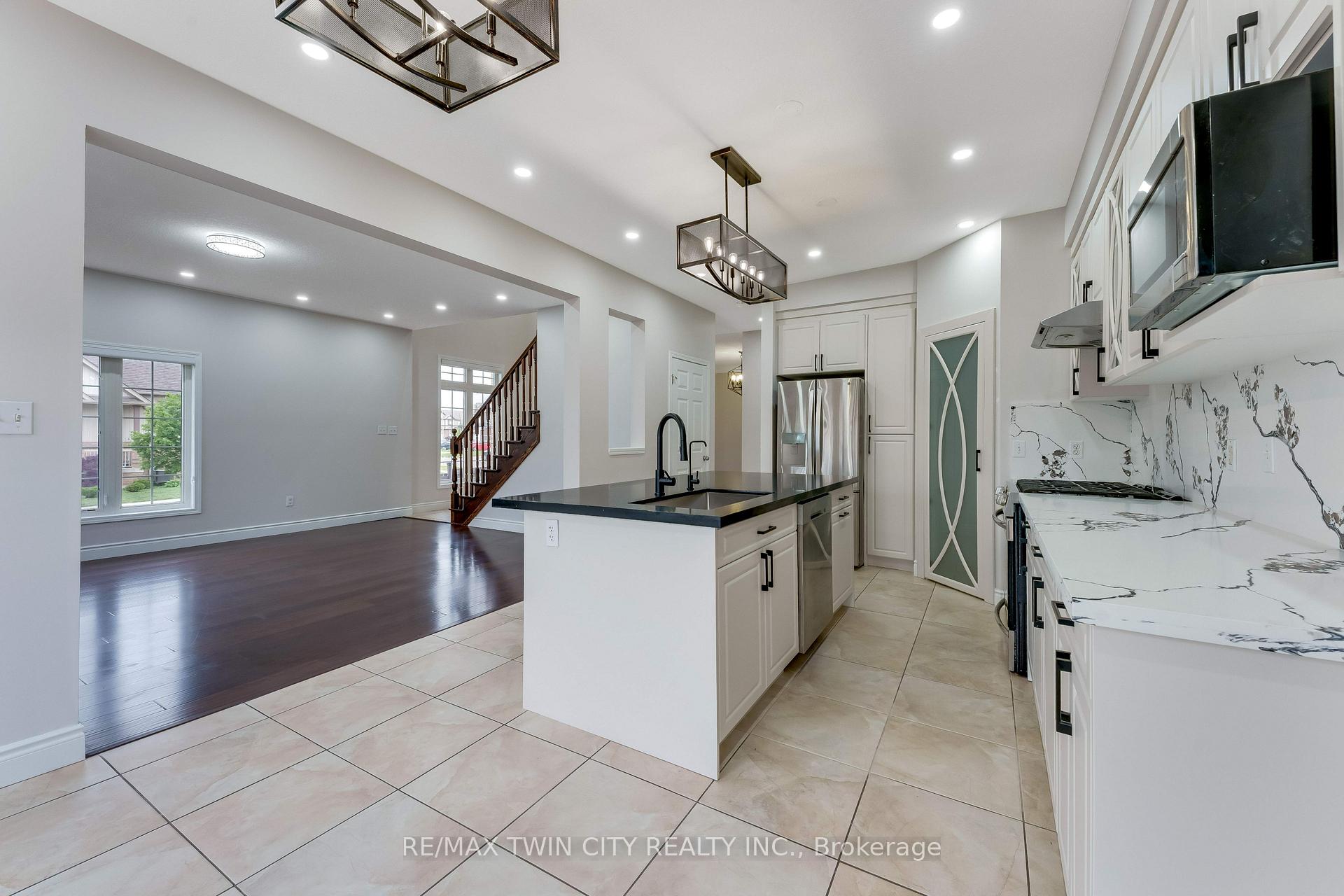 Photo 9 of 1263 Countrystone Drive, Kitchener, Highland West — HOMEH