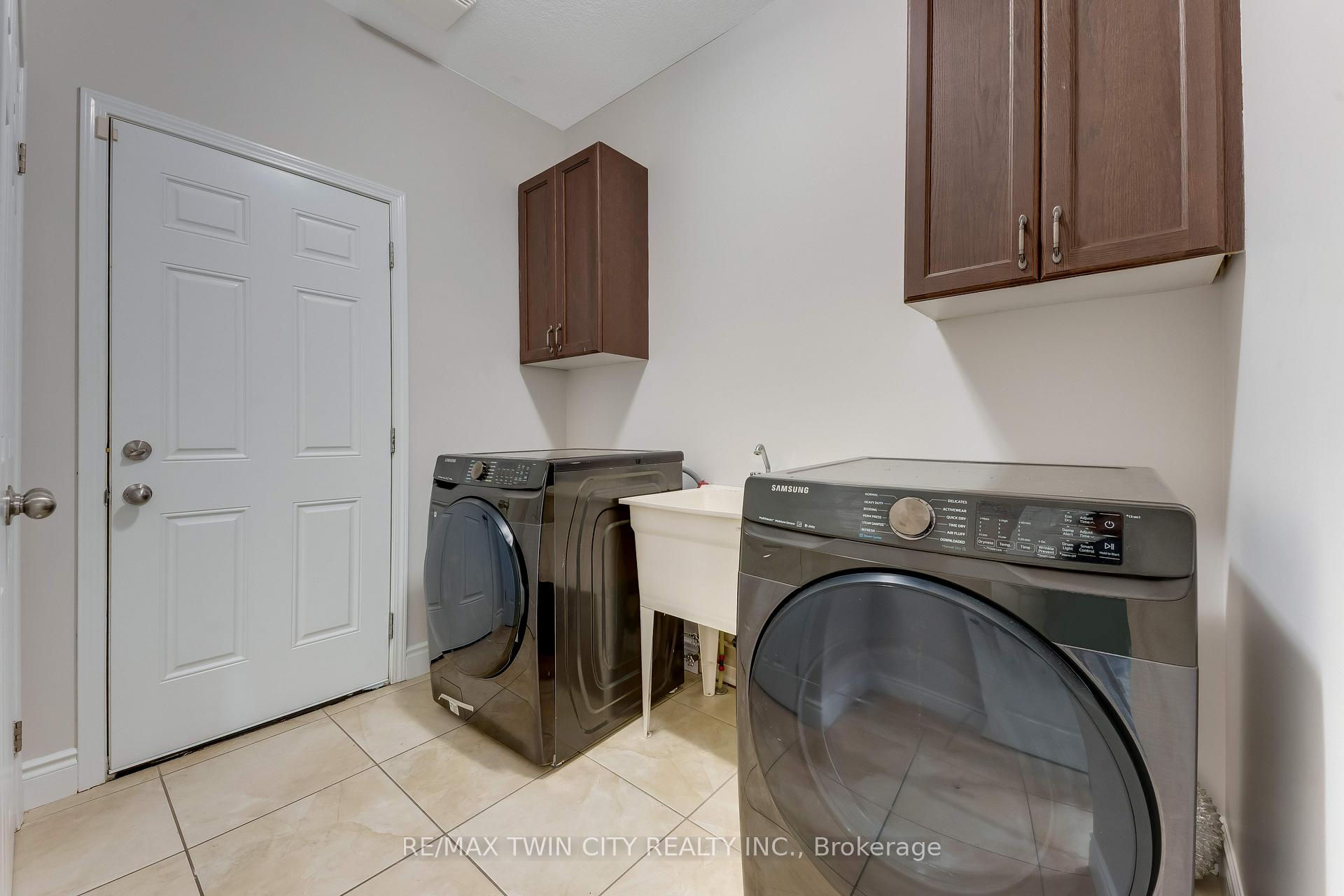Photo 13 of 1263 Countrystone Drive, Kitchener, Highland West — HOMEH