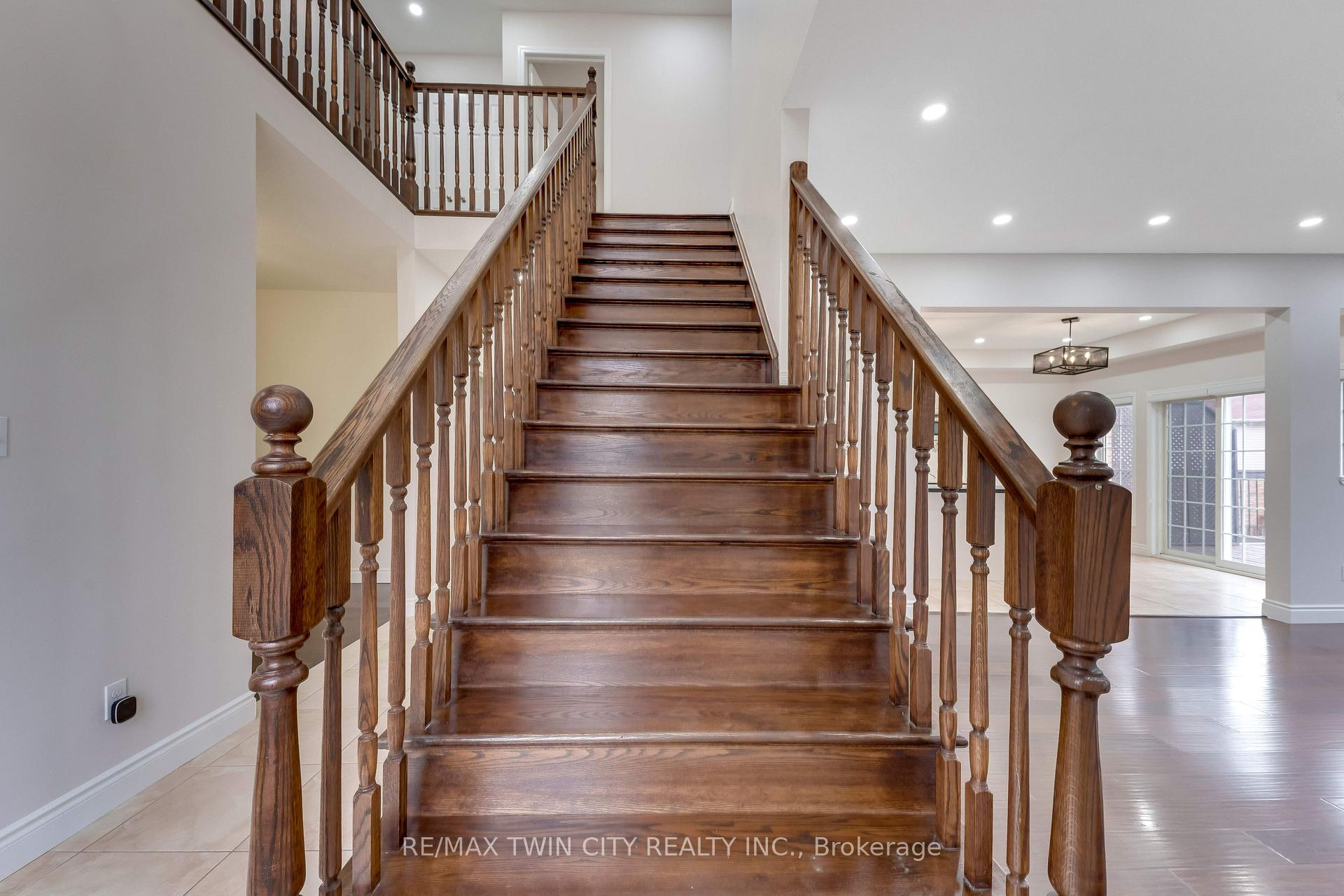 Photo 14 of 1263 Countrystone Drive, Kitchener, Highland West — HOMEH