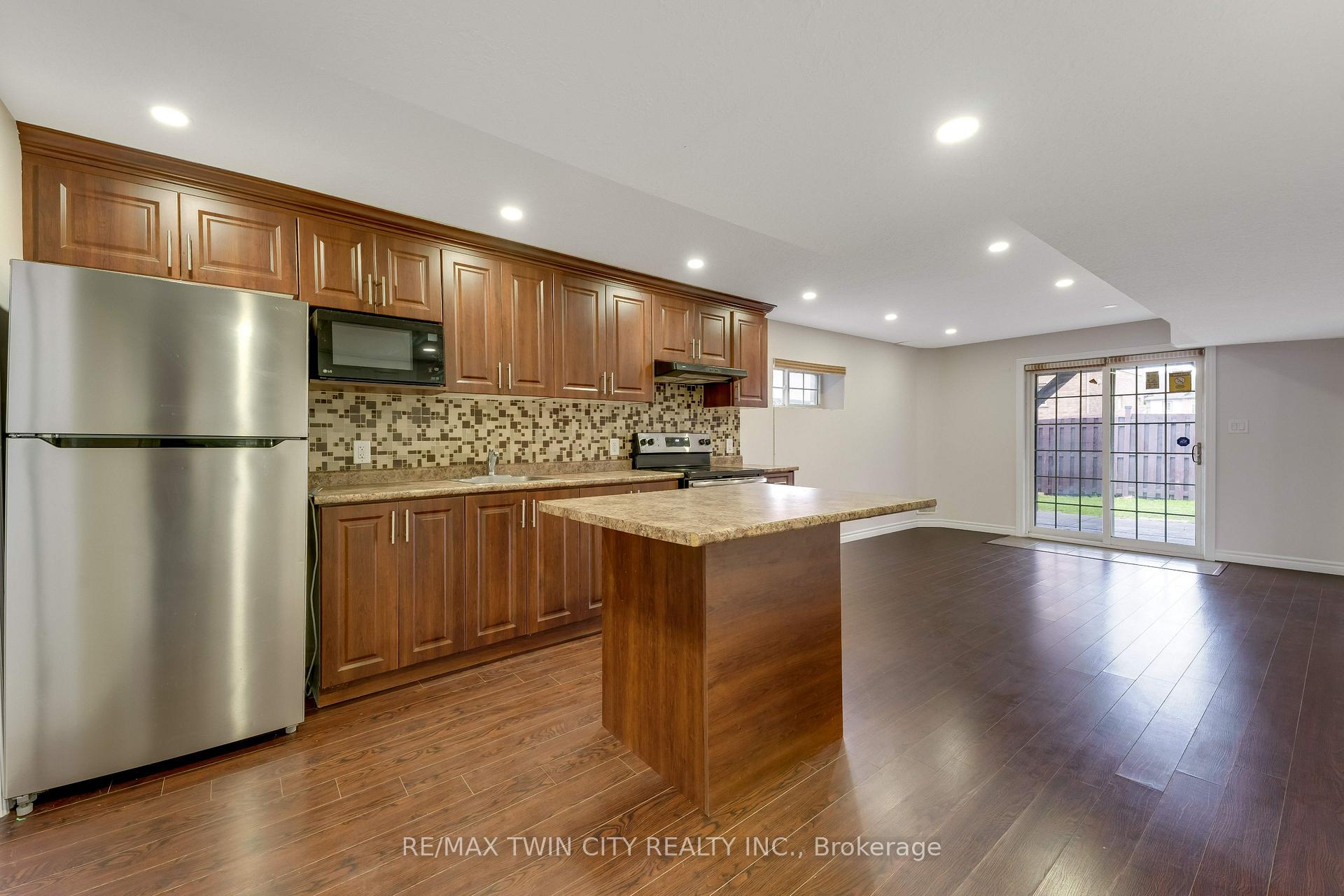 Photo 36 of 1263 Countrystone Drive, Kitchener, Highland West — HOMEH