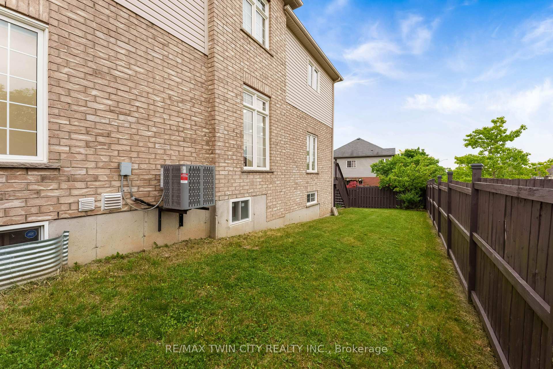 Photo 40 of 1263 Countrystone Drive, Kitchener, Highland West — HOMEH