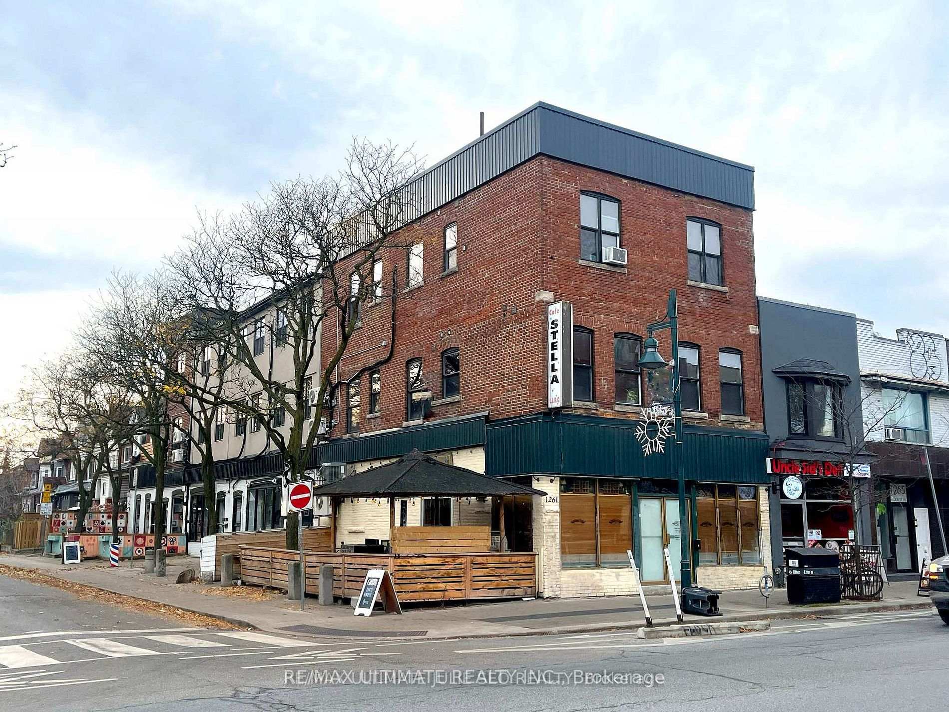 Front of Unit 301, 432 St Clarens Avenue