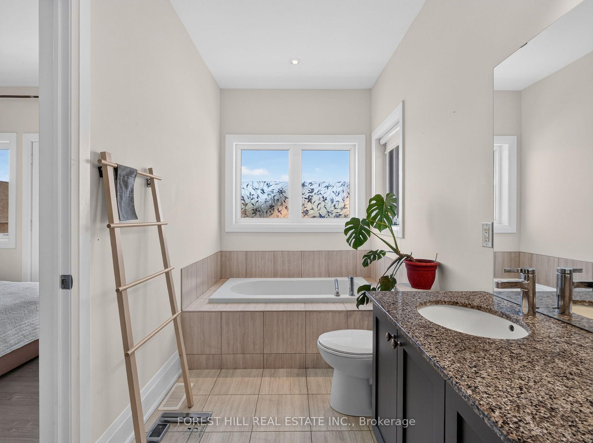 Photo 15 of 62 Hesperus Road, Vaughan, Patterson — HOMEH
