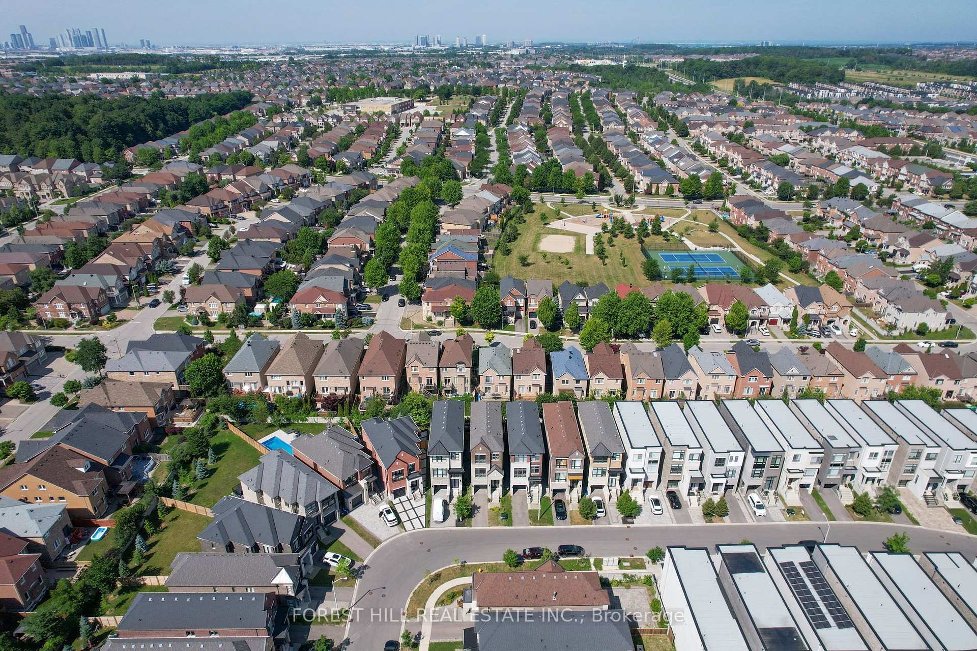 Photo 43 of 62 Hesperus Road, Vaughan, Patterson — HOMEH