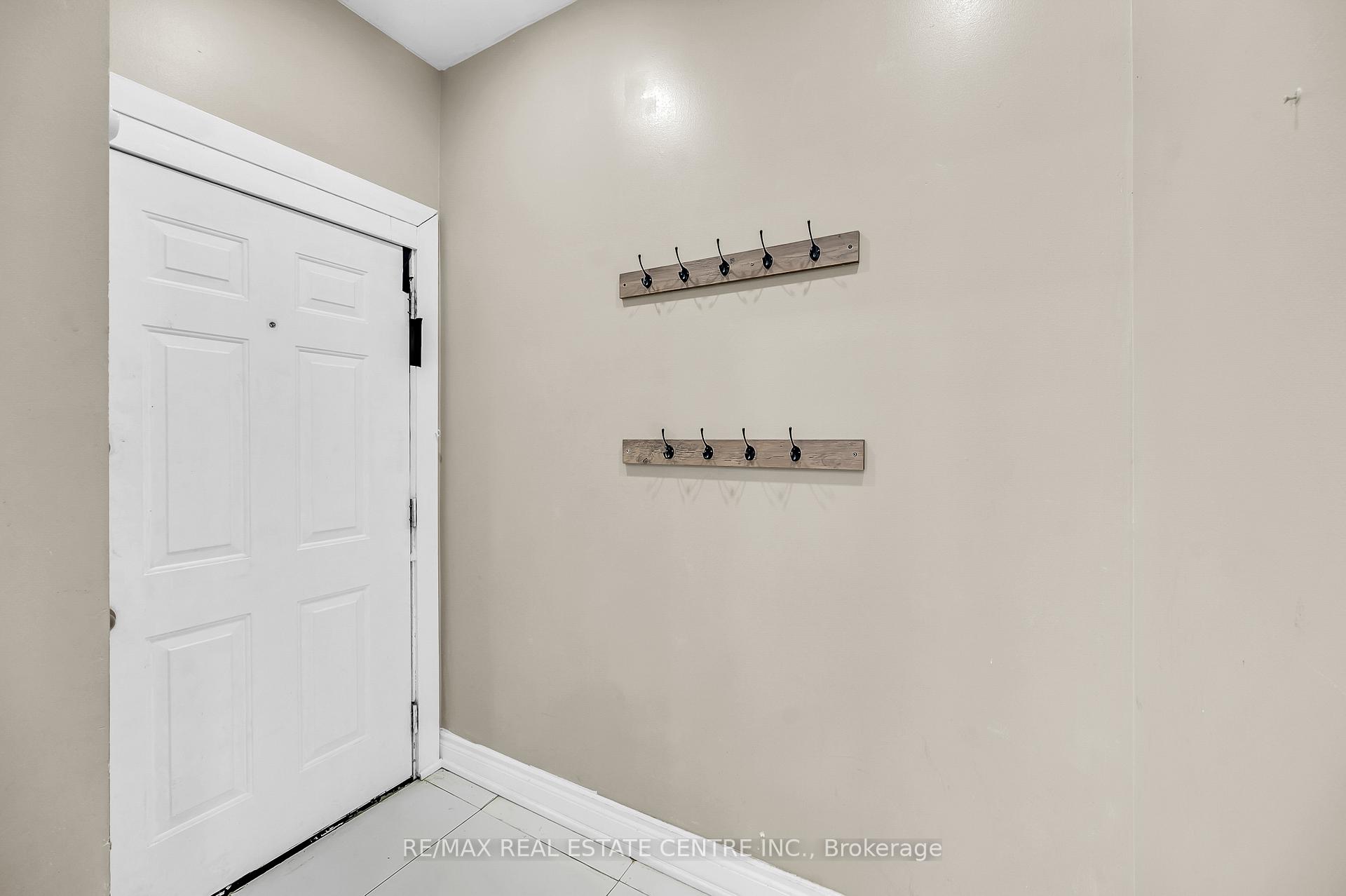 Photo 3 of 334 Cannon Street E, Hamilton, Landsdale — HOMEH