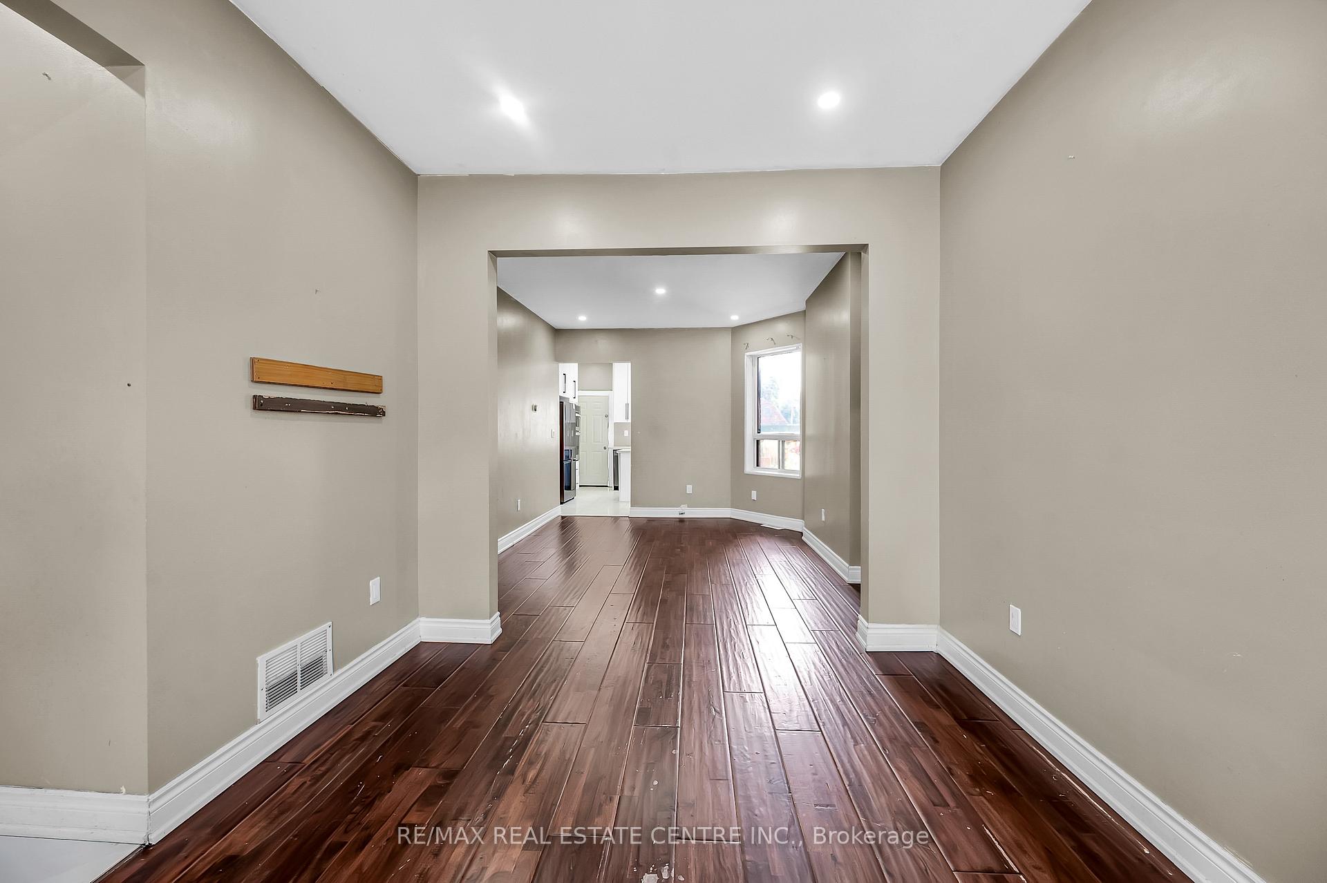 Photo 5 of 334 Cannon Street E, Hamilton, Landsdale — HOMEH