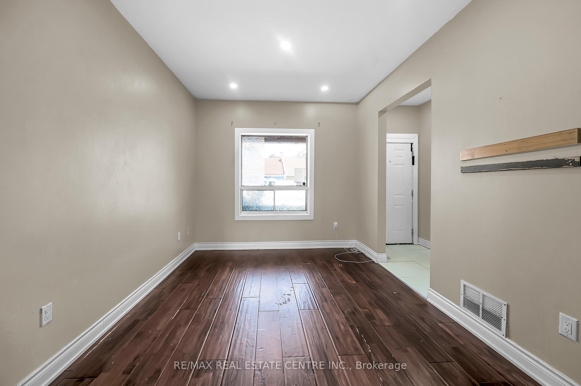 Photo 6 of 334 Cannon Street E, Hamilton, Landsdale — HOMEH