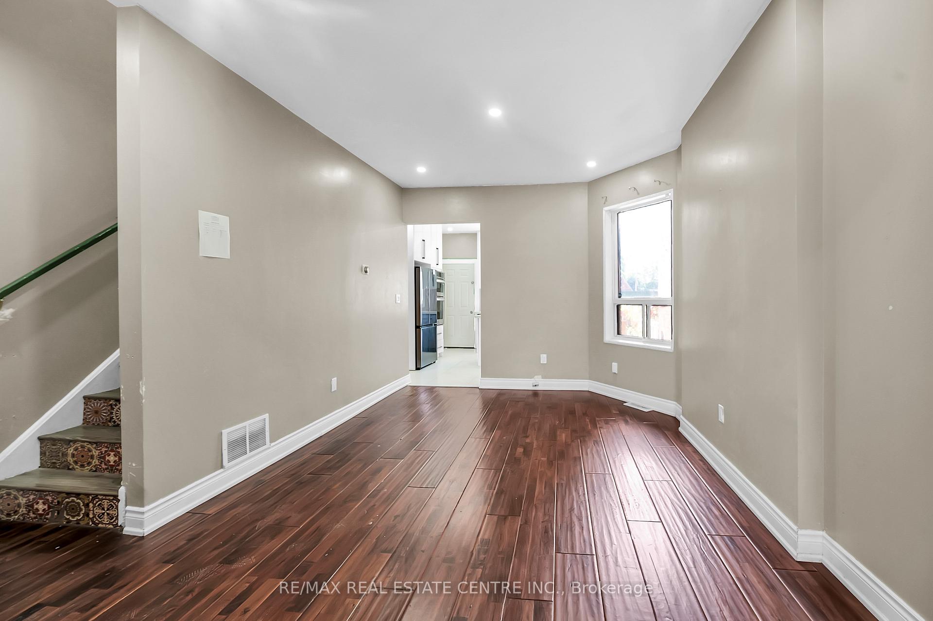Photo 7 of 334 Cannon Street E, Hamilton, Landsdale — HOMEH