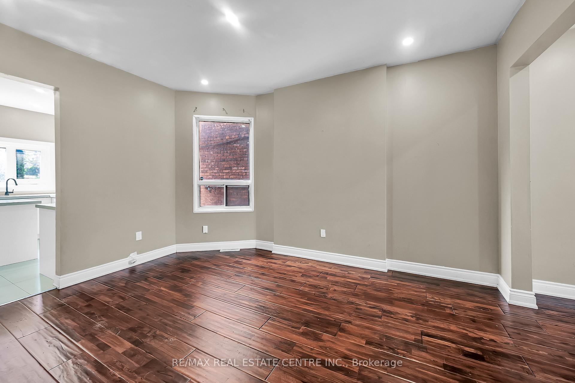 Photo 8 of 334 Cannon Street E, Hamilton, Landsdale — HOMEH