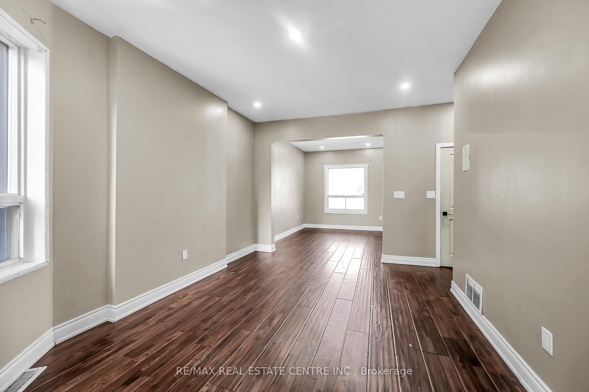 Photo 9 of 334 Cannon Street E, Hamilton, Landsdale — HOMEH