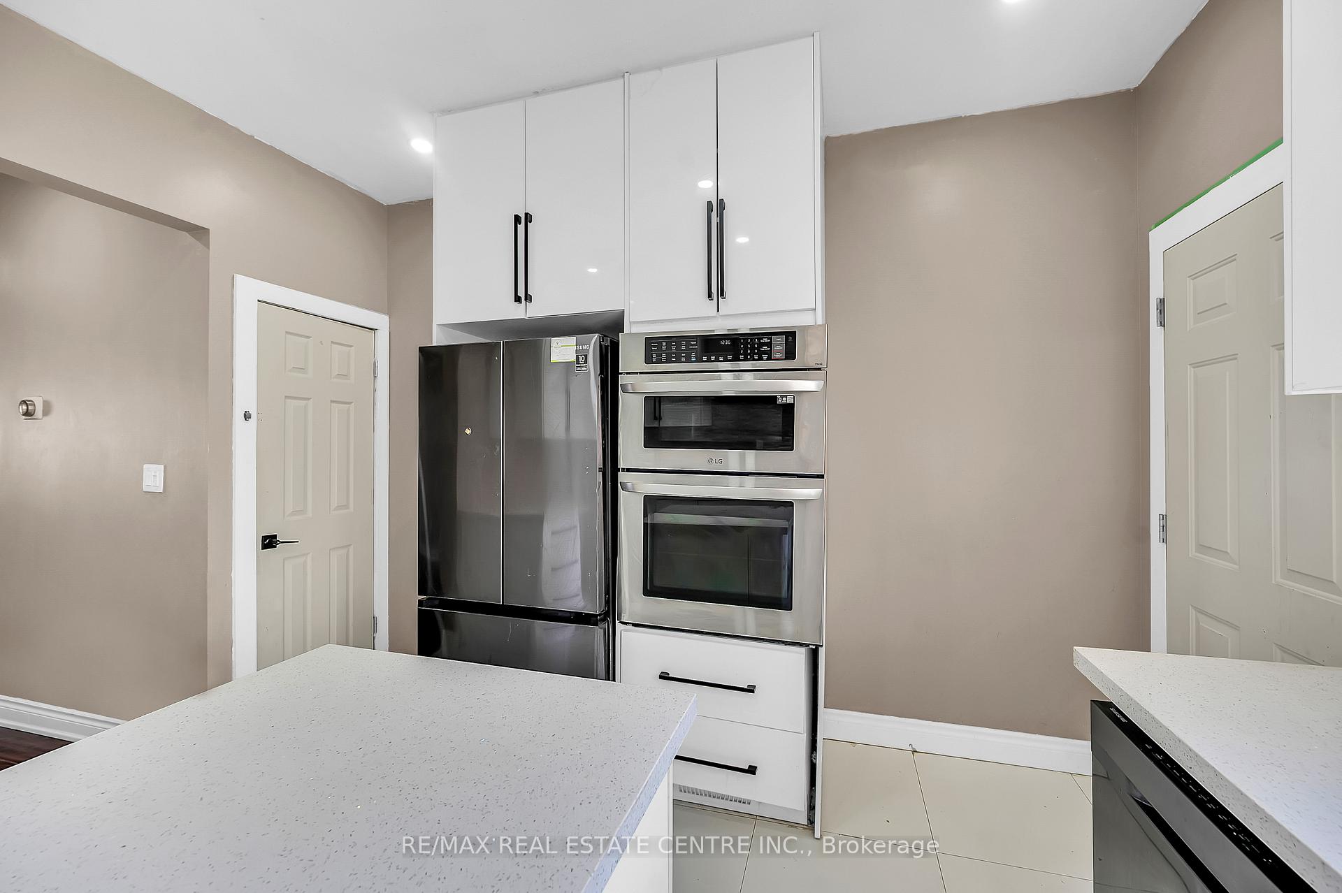 Photo 14 of 334 Cannon Street E, Hamilton, Landsdale — HOMEH