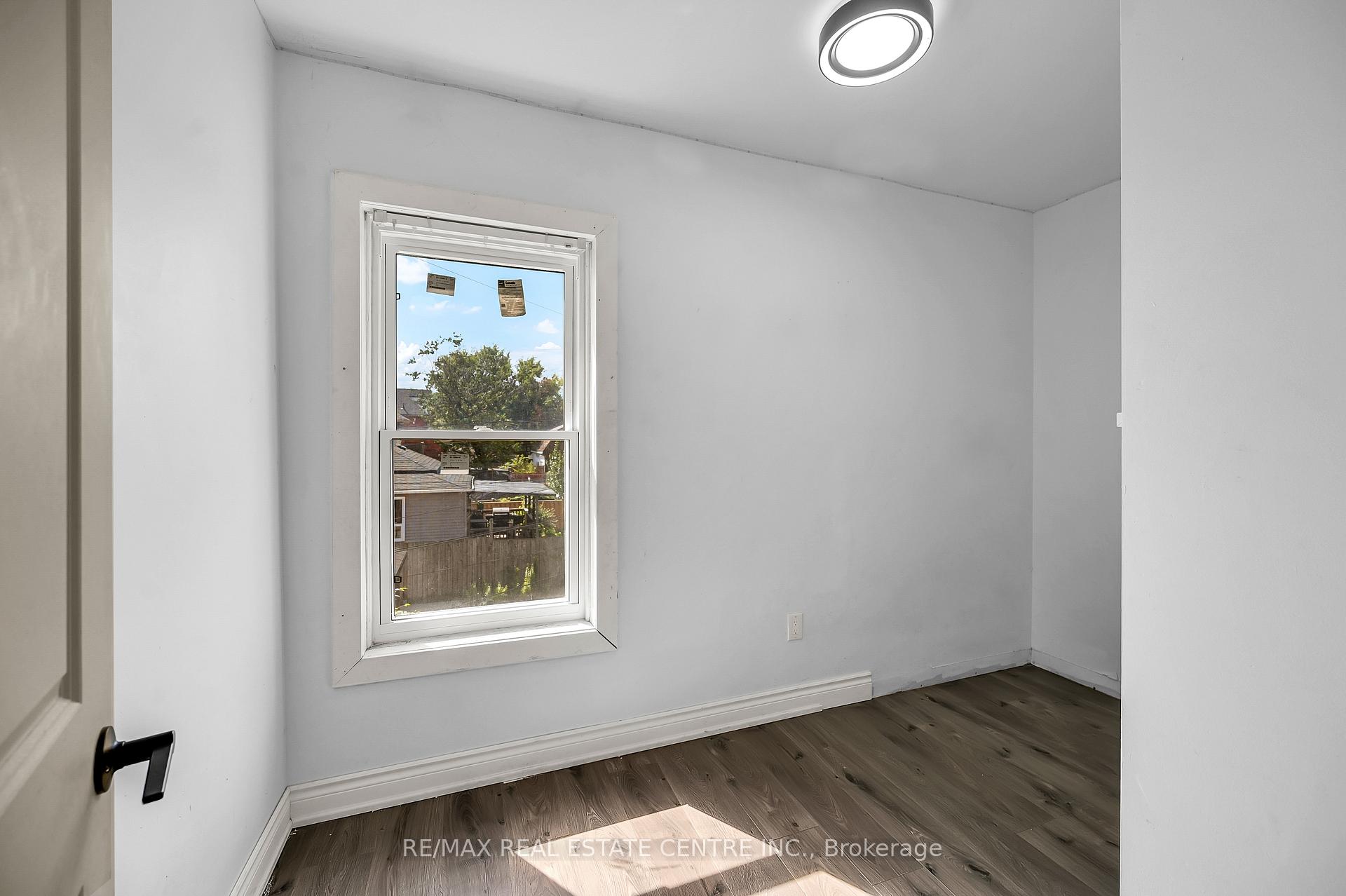 Photo 17 of 334 Cannon Street E, Hamilton, Landsdale — HOMEH