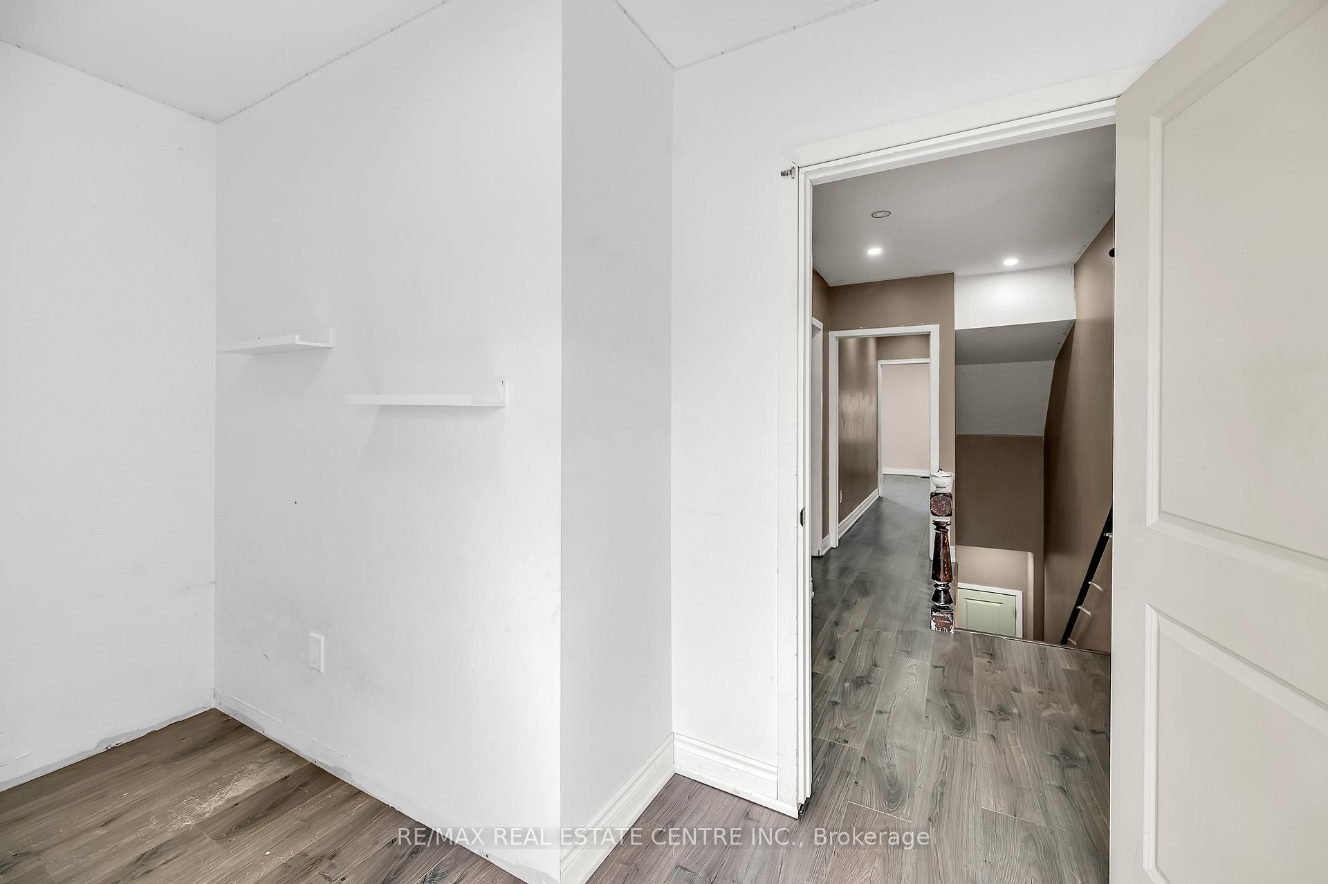 Photo 18 of 334 Cannon Street E, Hamilton, Landsdale — HOMEH