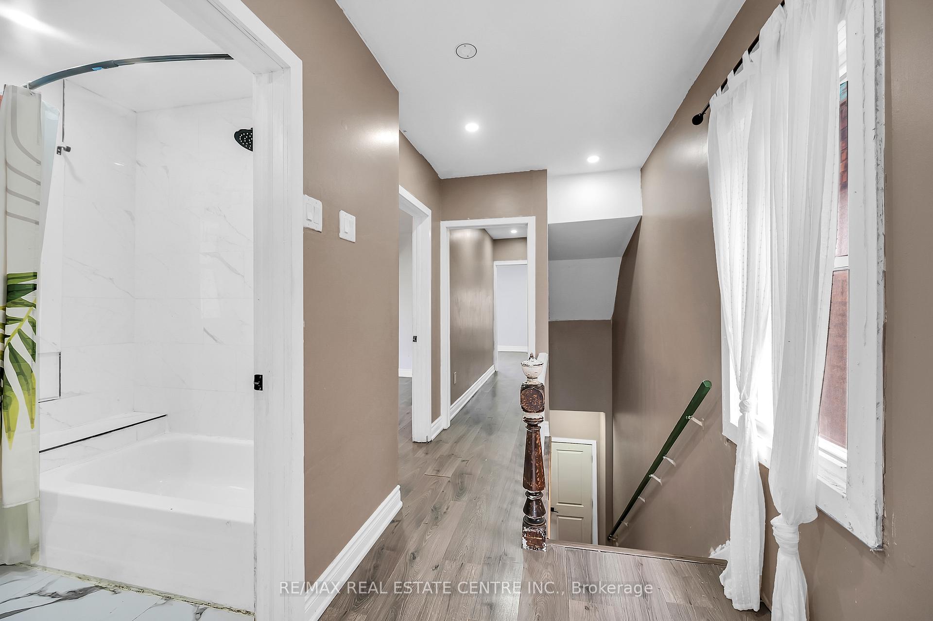 Photo 21 of 334 Cannon Street E, Hamilton, Landsdale — HOMEH