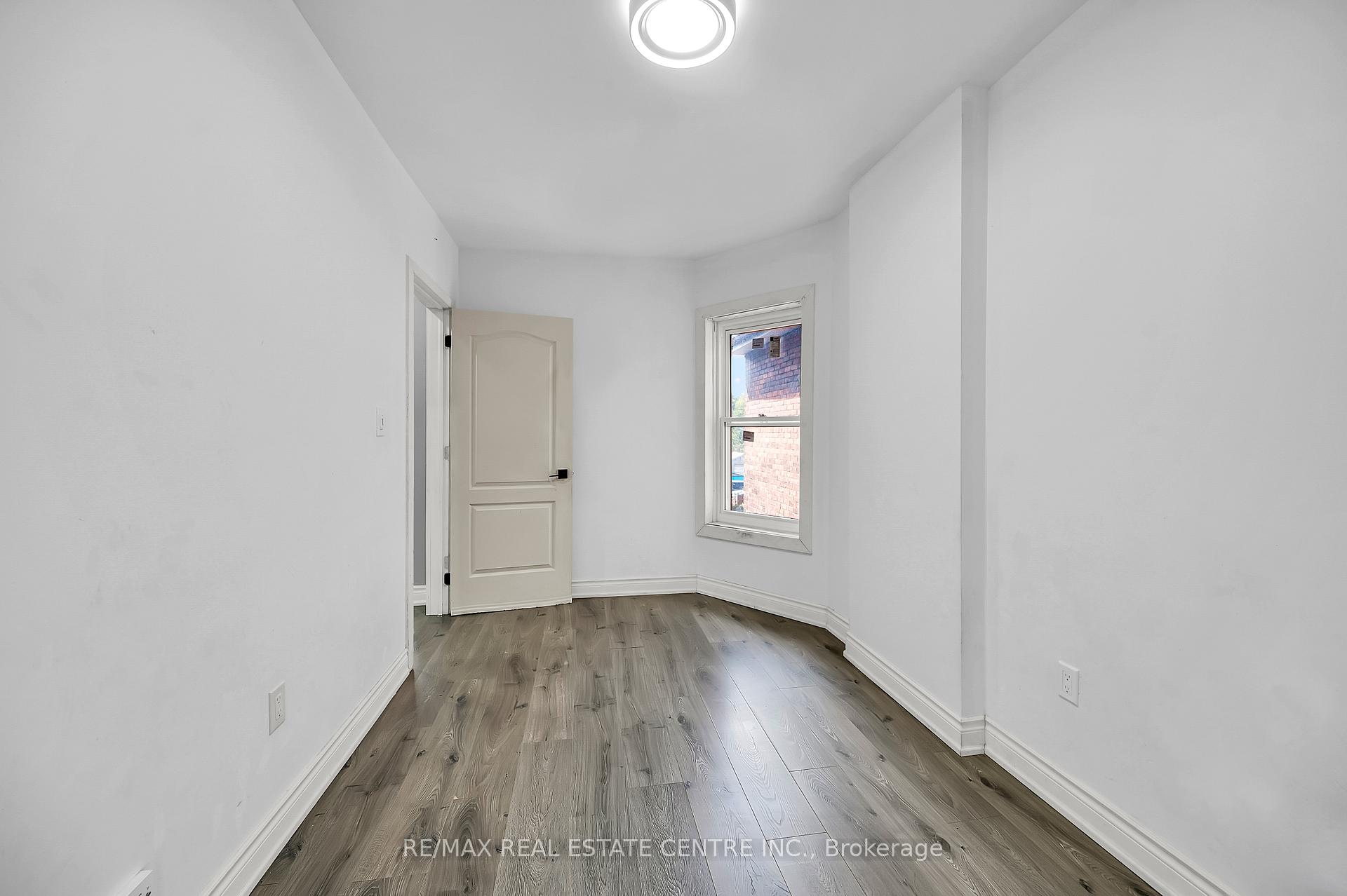 Photo 23 of 334 Cannon Street E, Hamilton, Landsdale — HOMEH