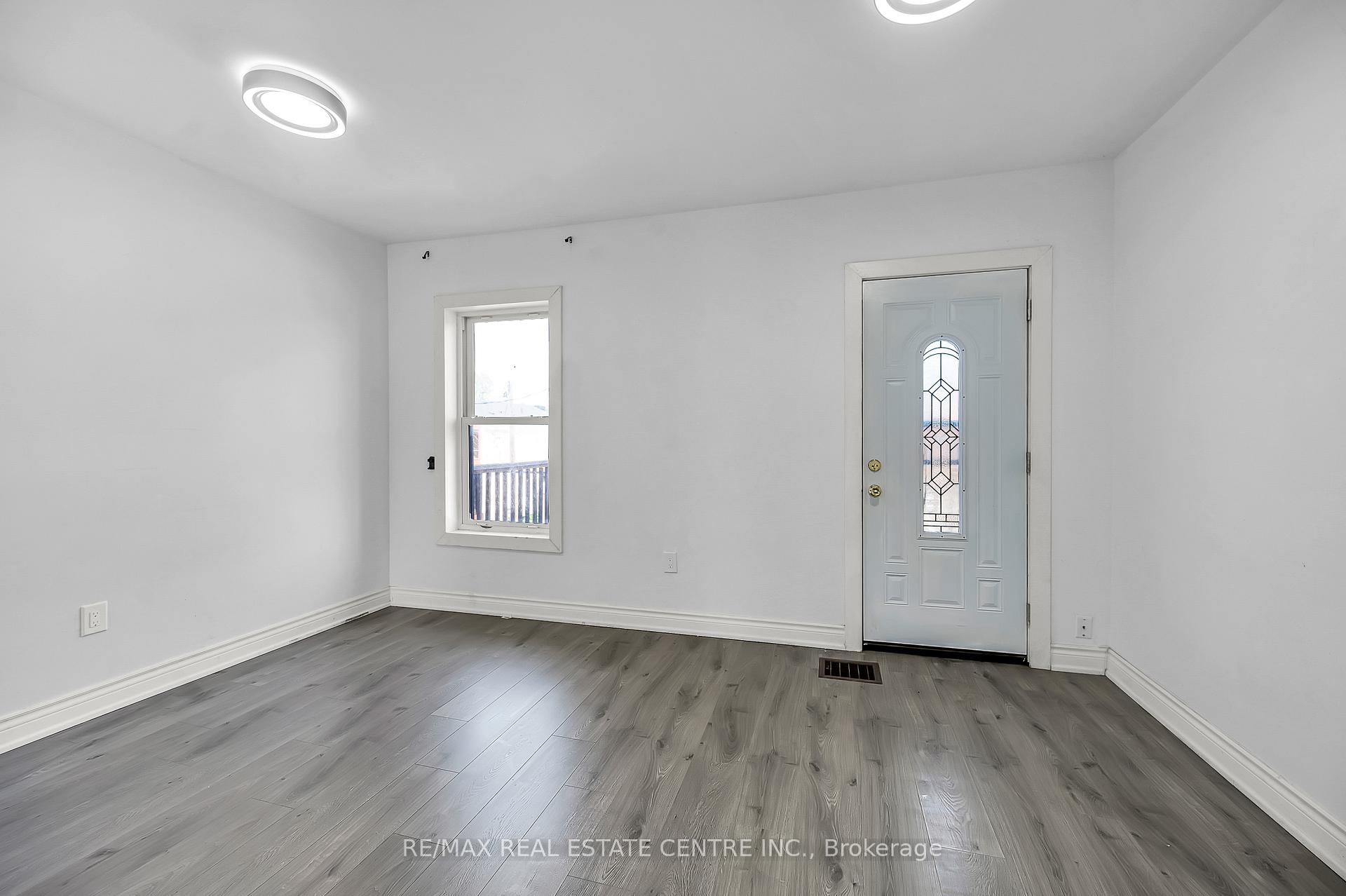 Photo 24 of 334 Cannon Street E, Hamilton, Landsdale — HOMEH
