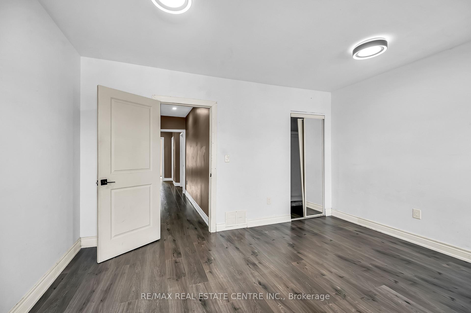 Photo 26 of 334 Cannon Street E, Hamilton, Landsdale — HOMEH