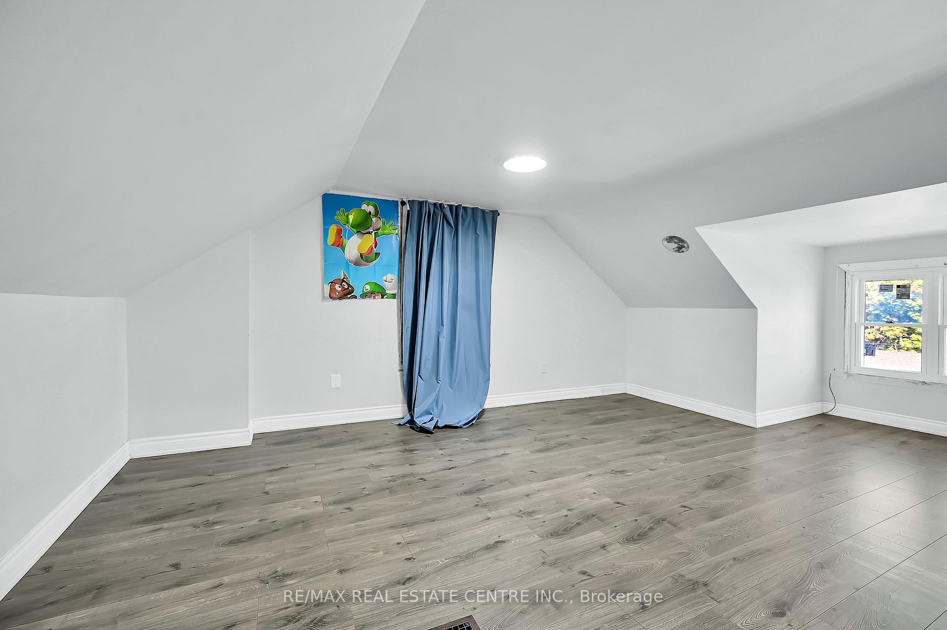 Photo 30 of 334 Cannon Street E, Hamilton, Landsdale — HOMEH