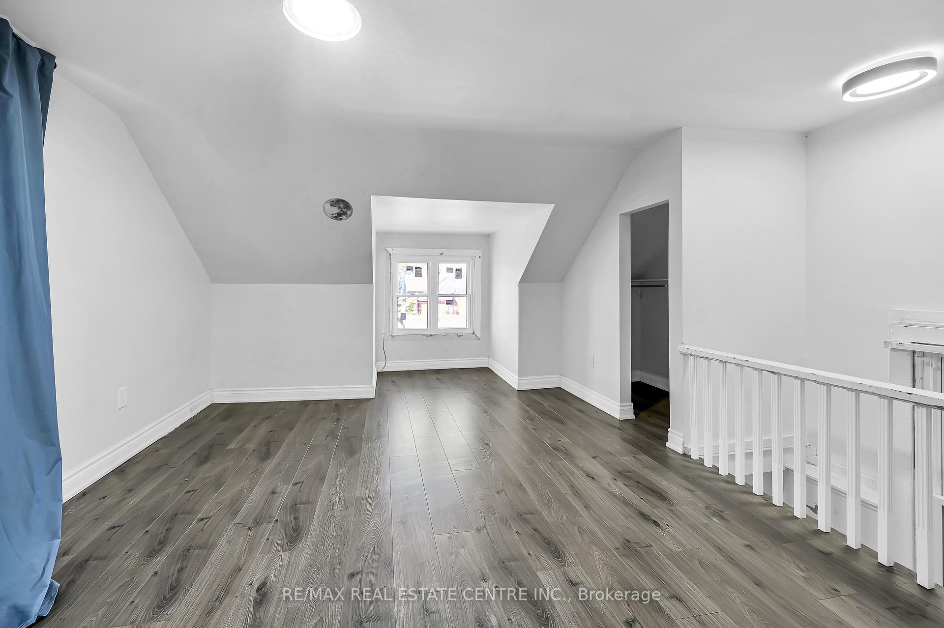 Photo 31 of 334 Cannon Street E, Hamilton, Landsdale — HOMEH