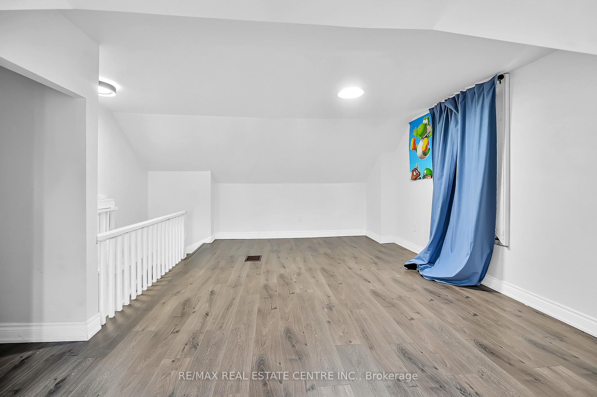 Photo 32 of 334 Cannon Street E, Hamilton, Landsdale — HOMEH