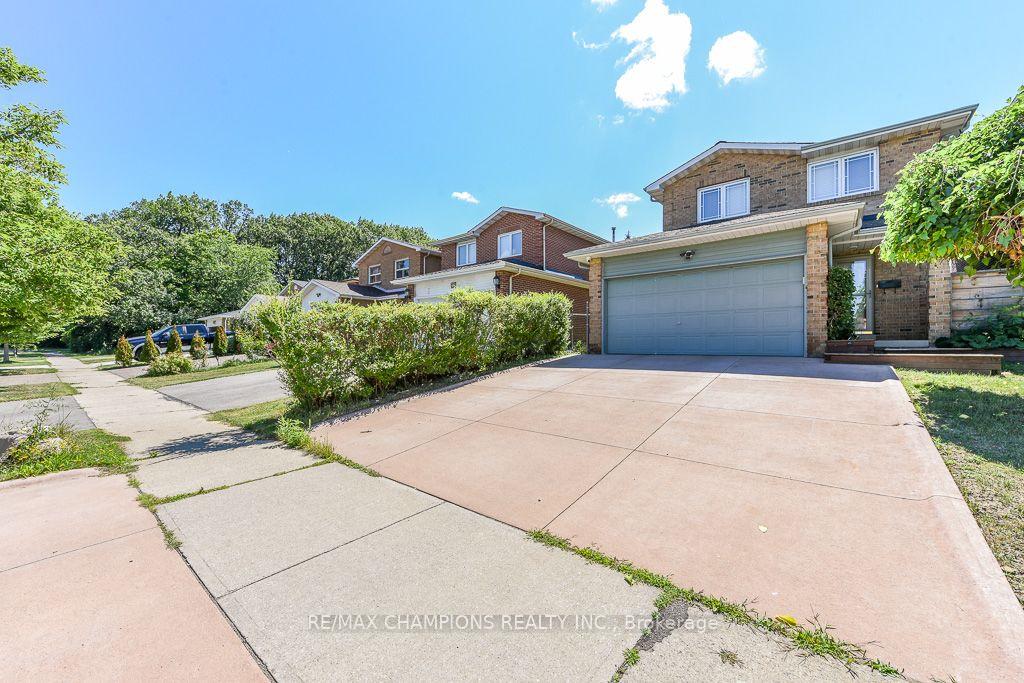 Photo 2 of 163 Simmons Boulevard, Brampton, Madoc — HOMEH
