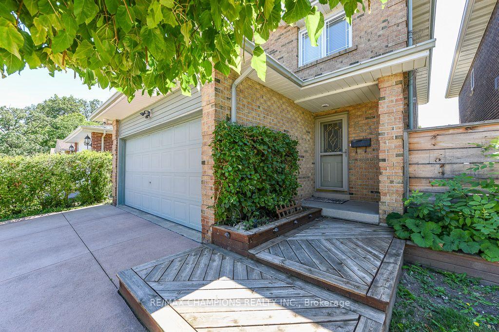 Photo 3 of 163 Simmons Boulevard, Brampton, Madoc — HOMEH