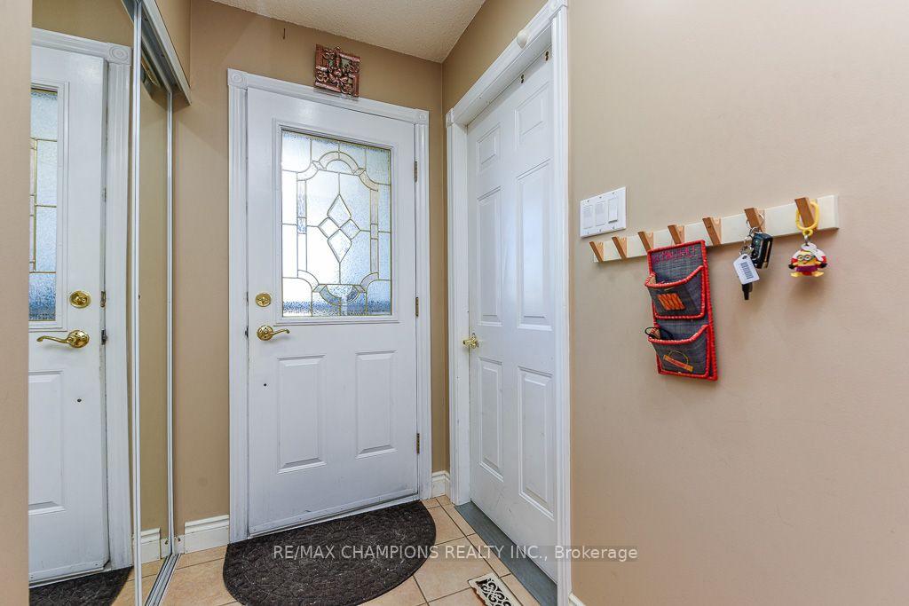 Photo 5 of 163 Simmons Boulevard, Brampton, Madoc — HOMEH