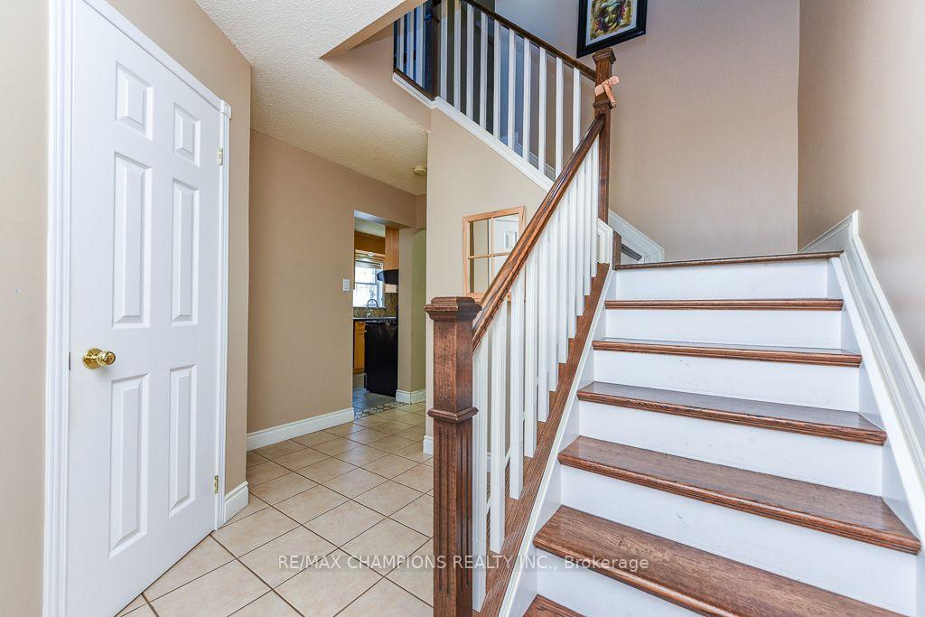 Photo 7 of 163 Simmons Boulevard, Brampton, Madoc — HOMEH