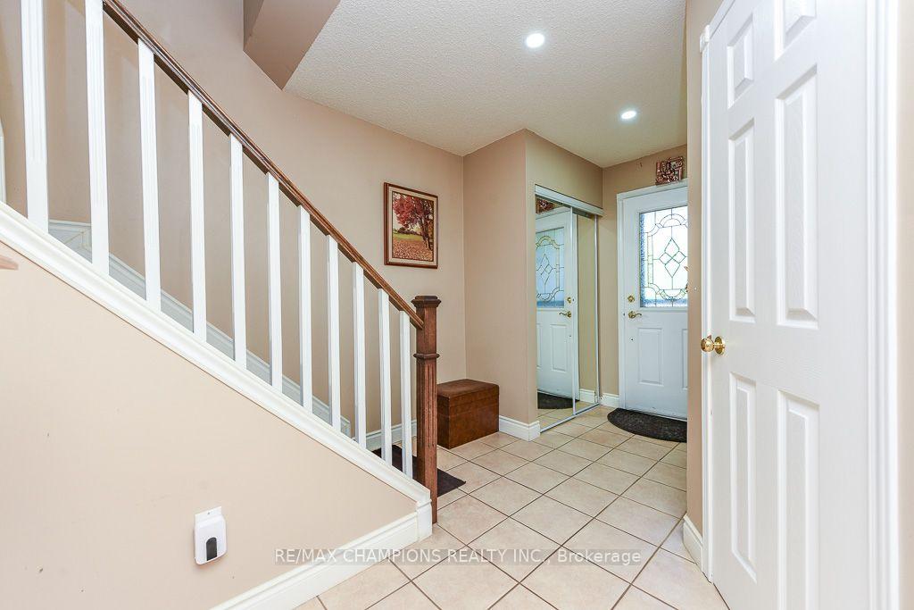 Photo 9 of 163 Simmons Boulevard, Brampton, Madoc — HOMEH