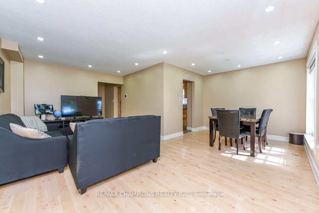 Photo 13 of 163 Simmons Boulevard, Brampton, Madoc — HOMEH