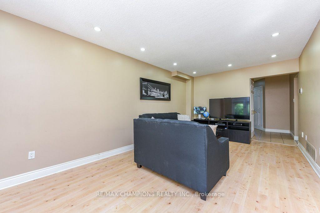 Photo 15 of 163 Simmons Boulevard, Brampton, Madoc — HOMEH