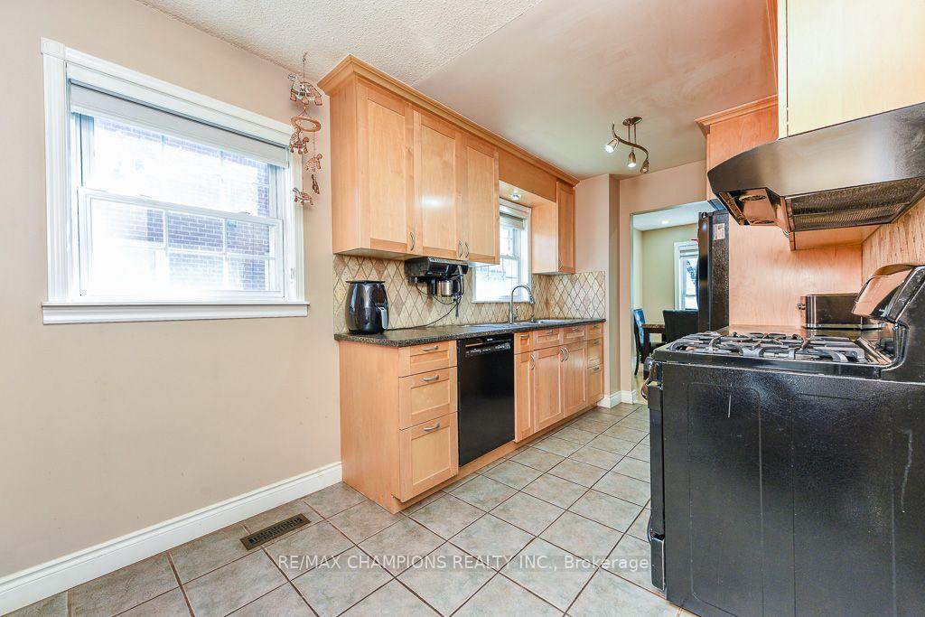 Photo 31 of 163 Simmons Boulevard, Brampton, Madoc — HOMEH