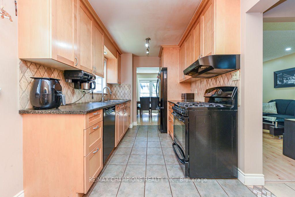 Photo 33 of 163 Simmons Boulevard, Brampton, Madoc — HOMEH