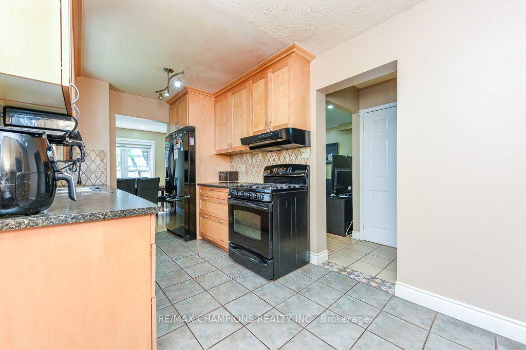 Photo 35 of 163 Simmons Boulevard, Brampton, Madoc — HOMEH