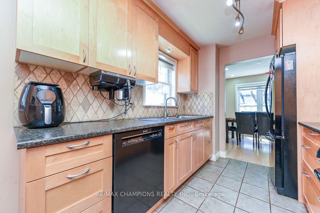 Photo 37 of 163 Simmons Boulevard, Brampton, Madoc — HOMEH