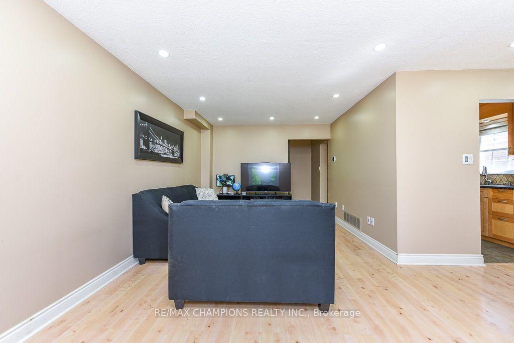 Photo 10 of 163 Simmons Boulevard, Brampton, Madoc — HOMEH