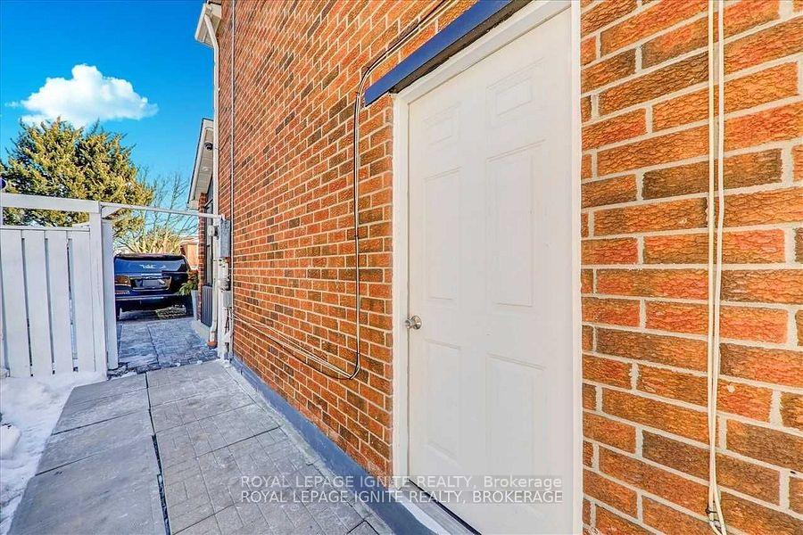 Photo 4 of Unit Bsmt, 32 Lansbury Drive, Scarborough, Agincourt North — HOMEH