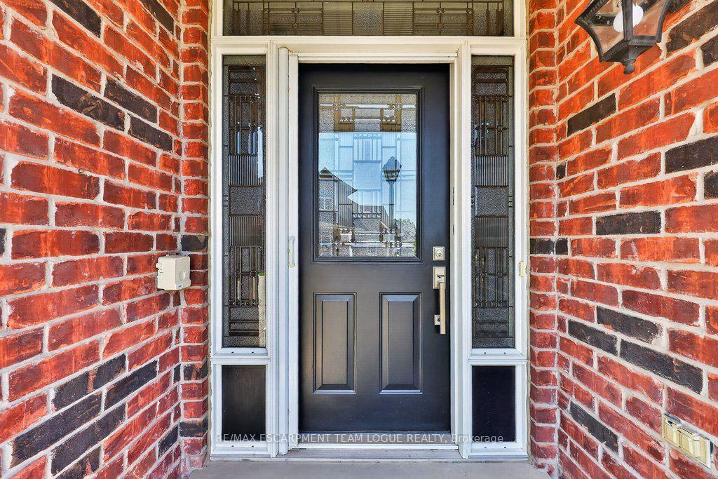 Photo 3 of Unit 26, 4280 Taywood Drive, Burlington, Rose — HOMEH