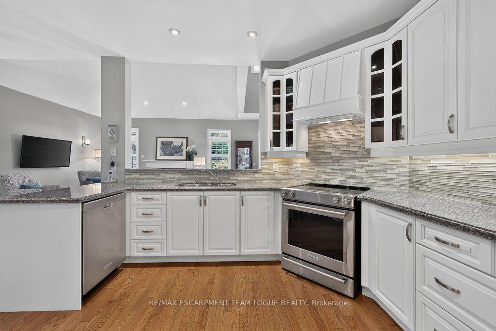 Photo 6 of Unit 26, 4280 Taywood Drive, Burlington, Rose — HOMEH