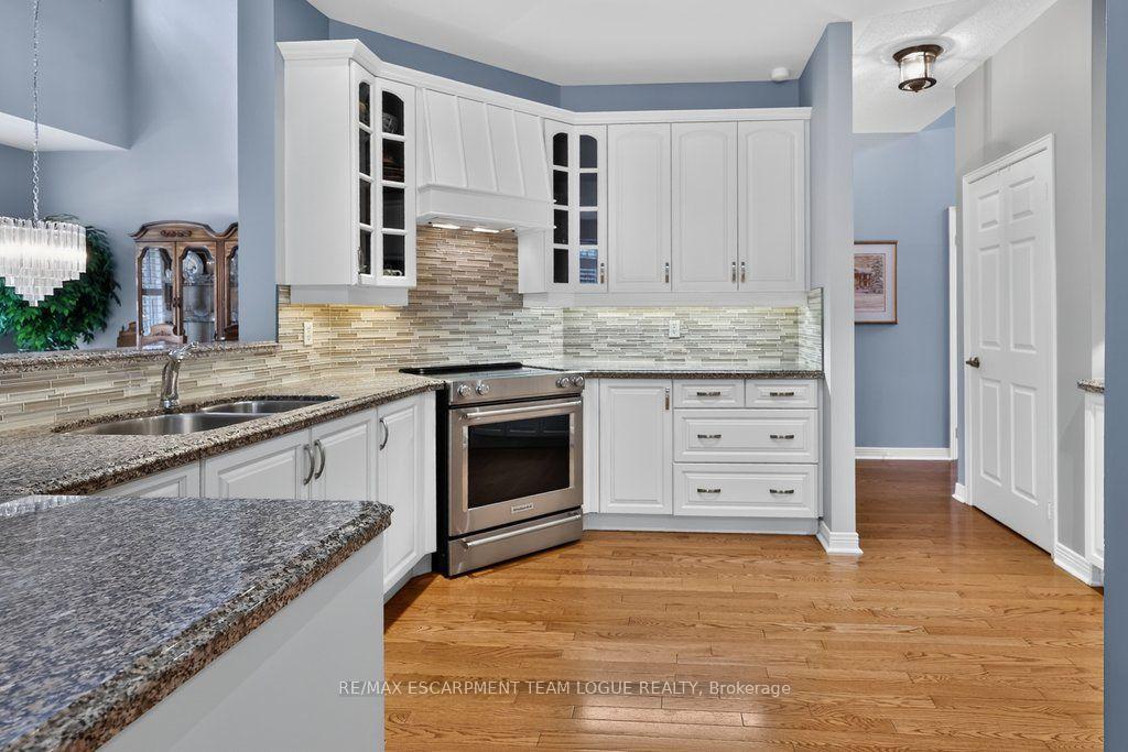 Photo 7 of Unit 26, 4280 Taywood Drive, Burlington, Rose — HOMEH