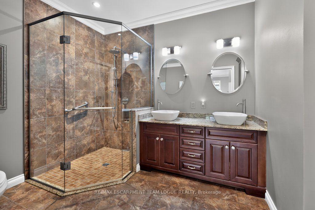 Photo 18 of Unit 26, 4280 Taywood Drive, Burlington, Rose — HOMEH
