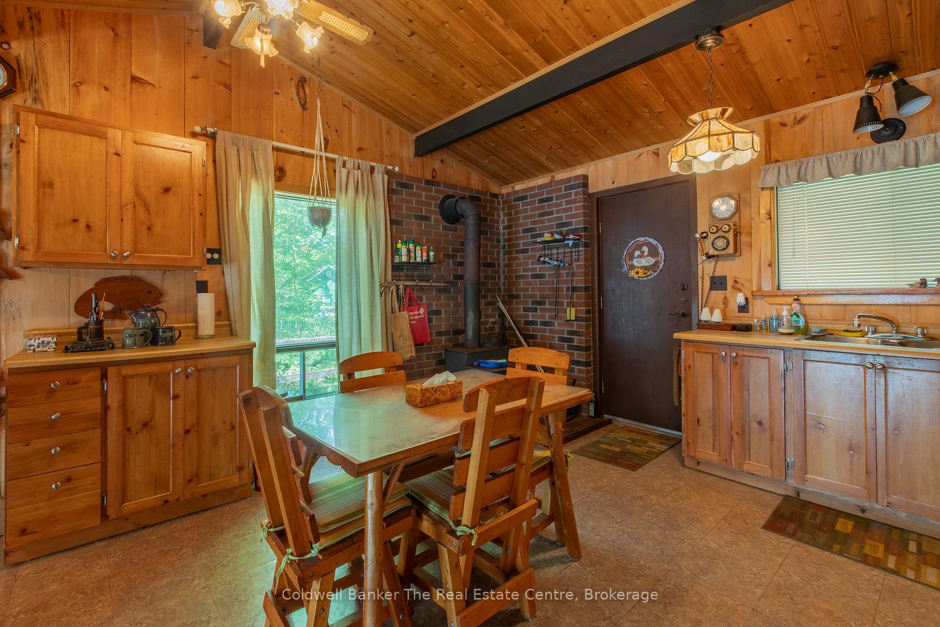 Photo 5 of 1077 Misty Lane, Gravenhurst, Wood (Gravenhurst) — HOMEH