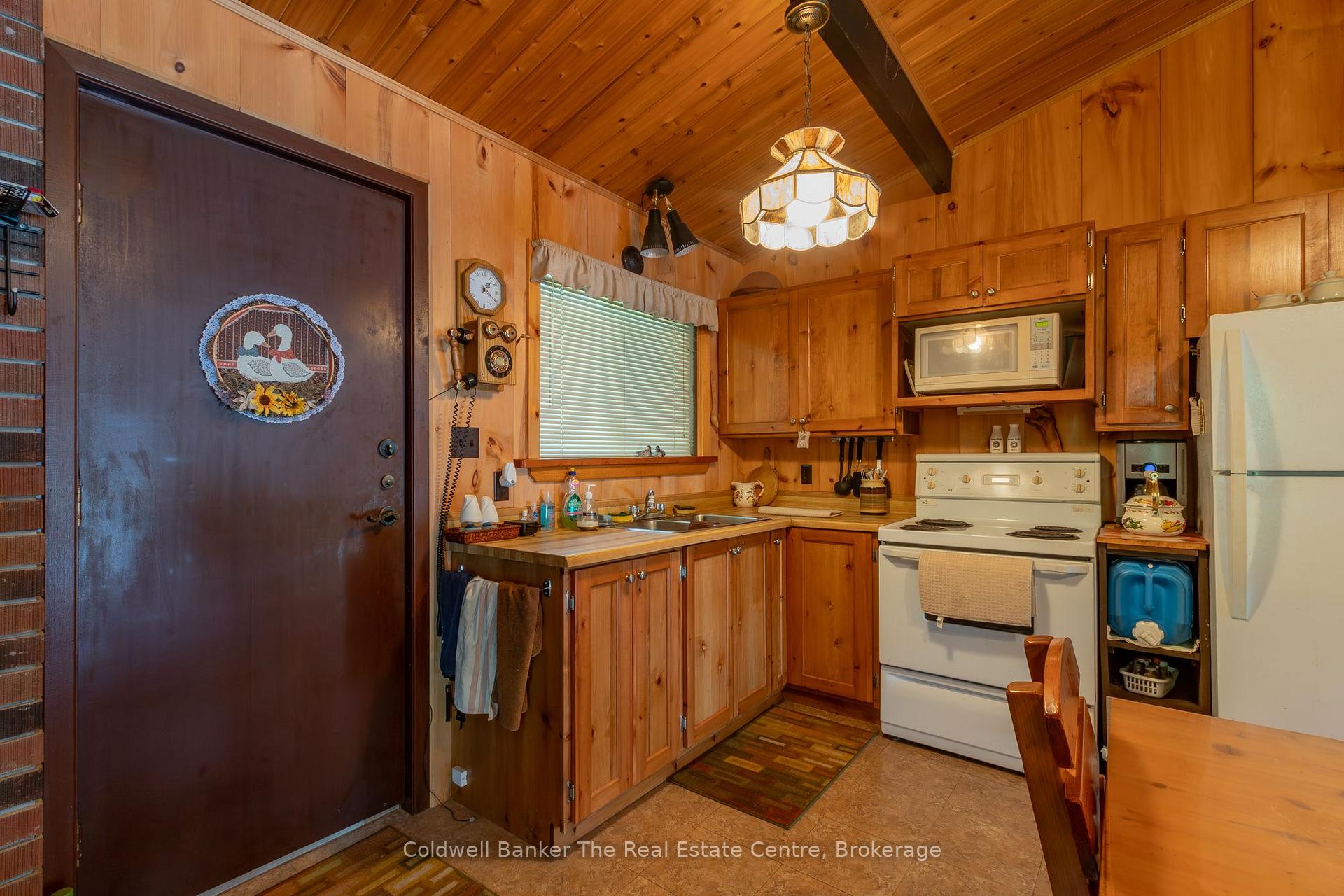 Photo 7 of 1077 Misty Lane, Gravenhurst, Wood (Gravenhurst) — HOMEH