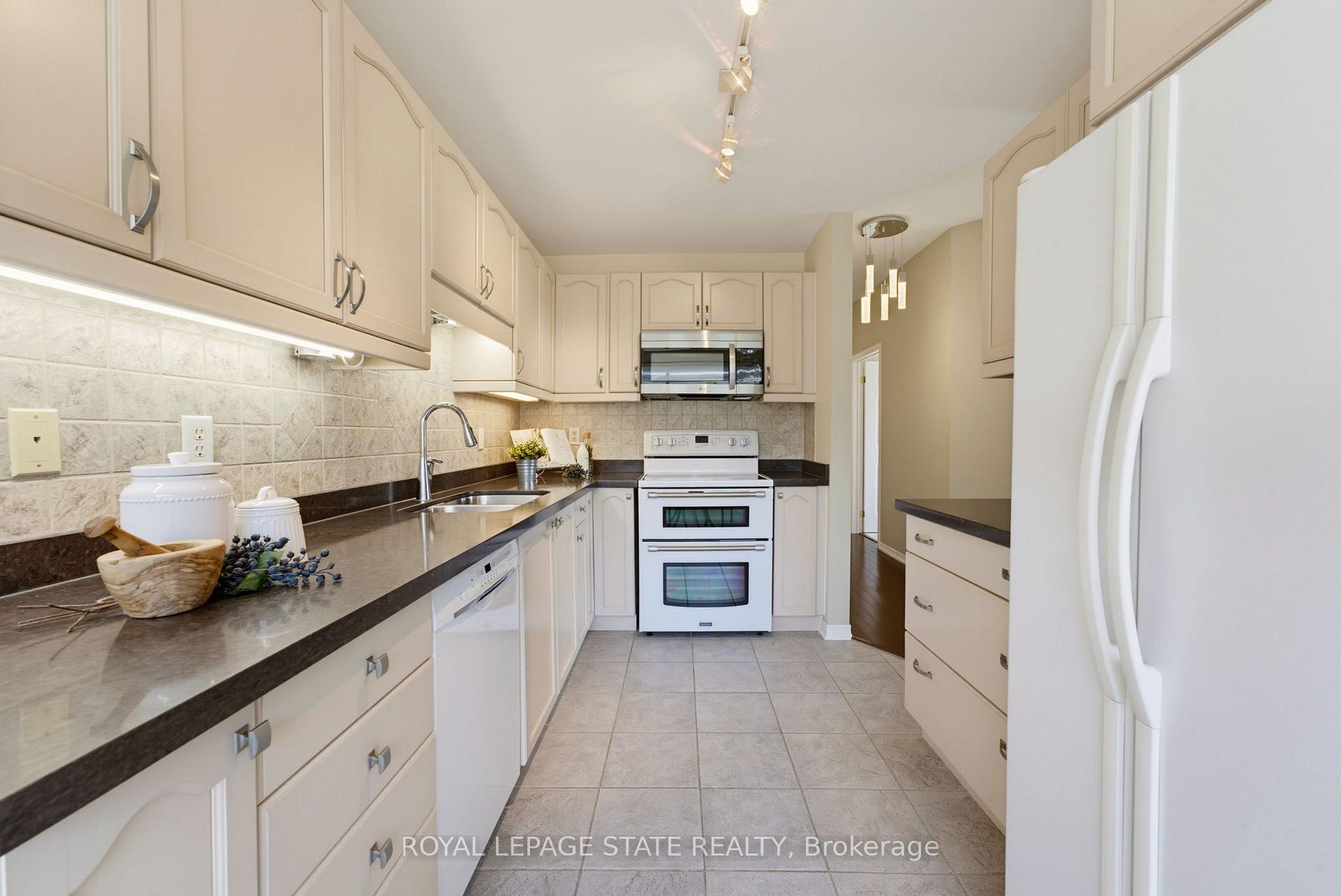 Photo 7 of Unit 605, 2000 Creekside Drive, Hamilton, Dundas — HOMEH