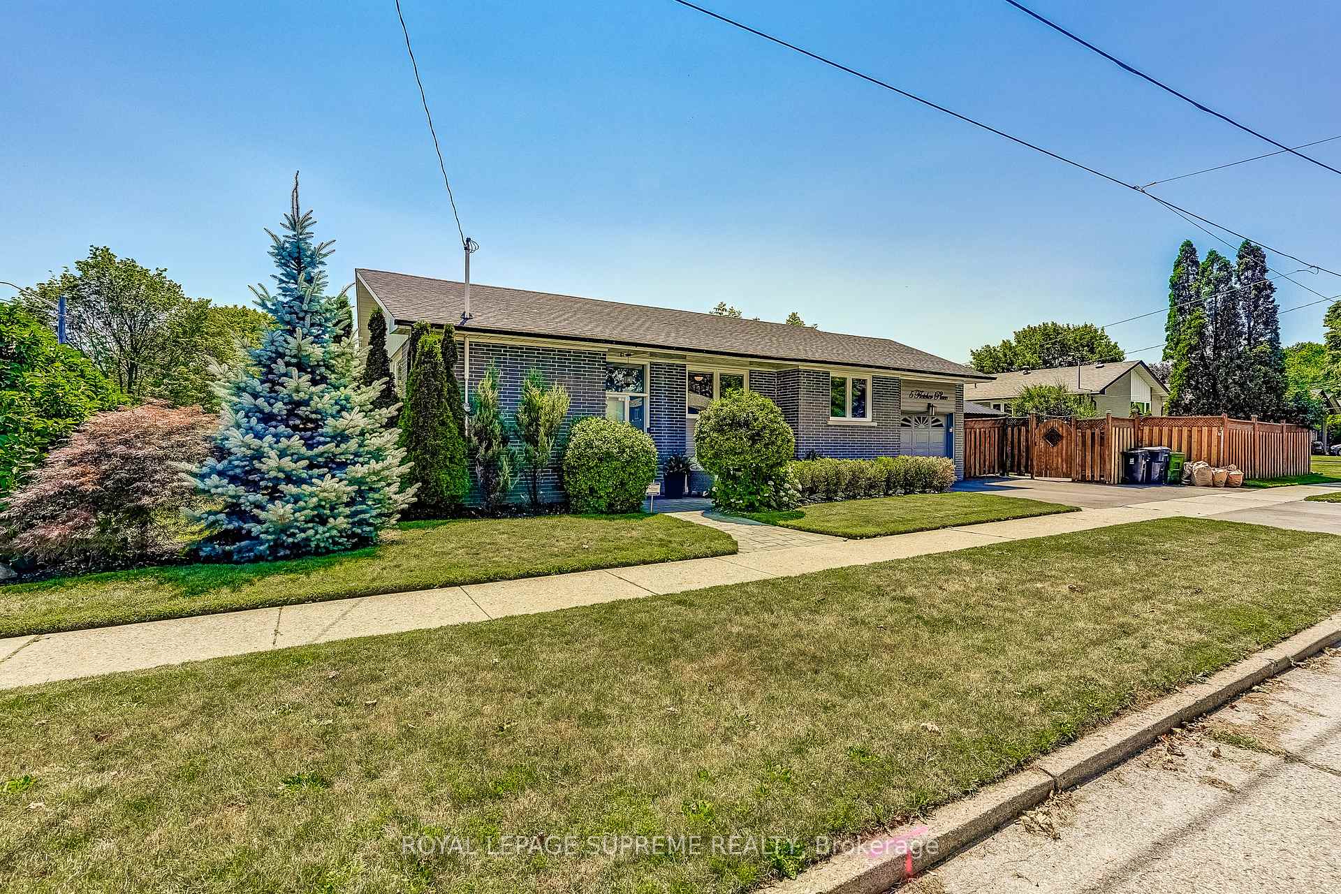 Photo 2 of 5 Fletcher Place, Etobicoke, Kingsview Village-The Westway — HOMEH